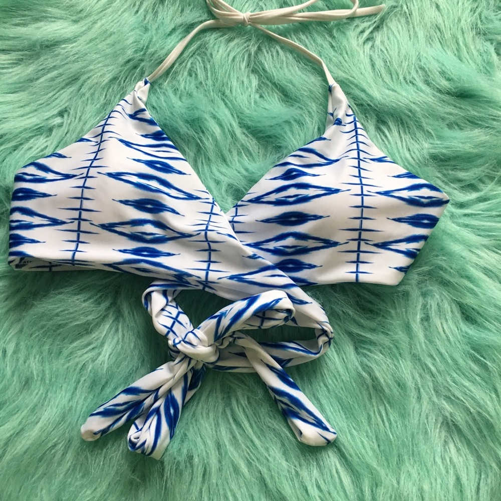 Cute, Strappy  bikini top!